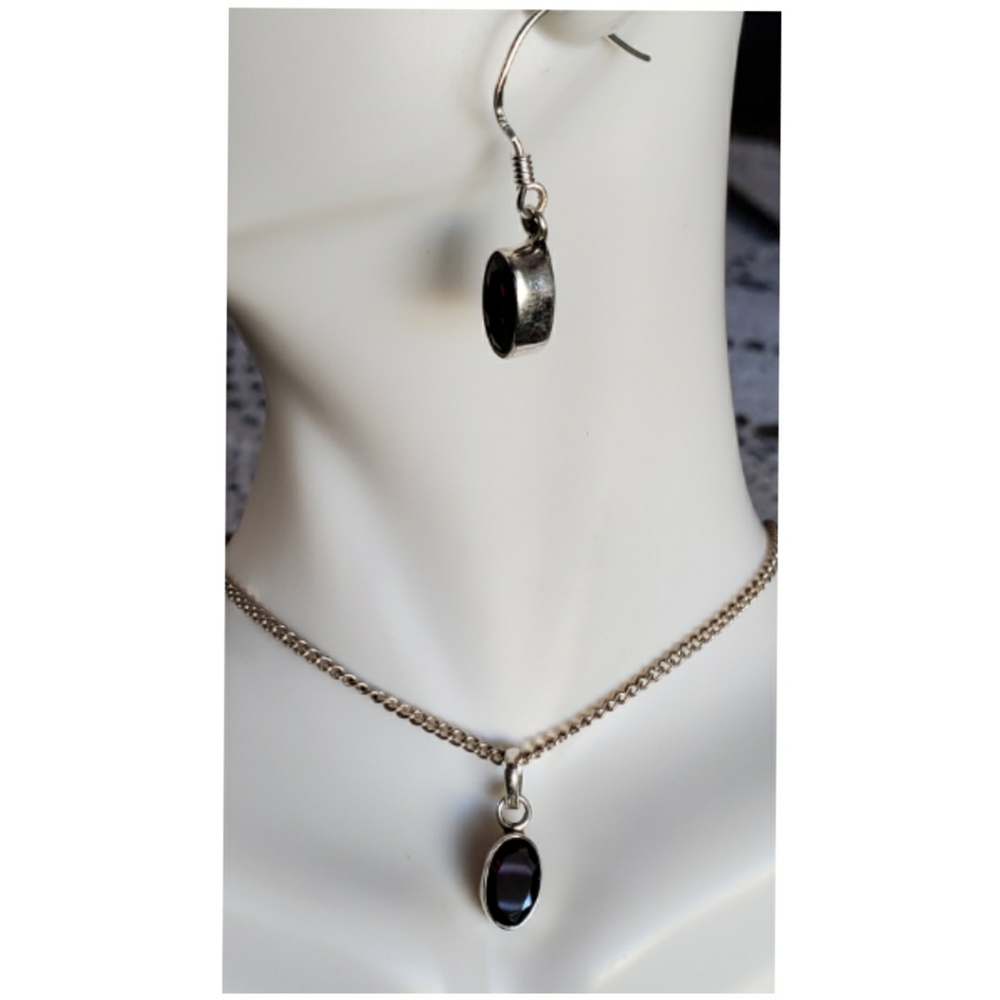 Genuine 1ct Deep Red Garnet Earrings and Pendant Set - Picture 1 of 7